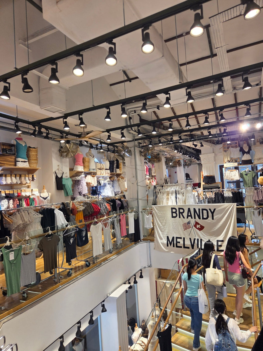 [Byul's Business Travel] Trendy & Local-Approved: Discovering a Hidden Fashion Gem on Orchard Road 👗🛍️✨