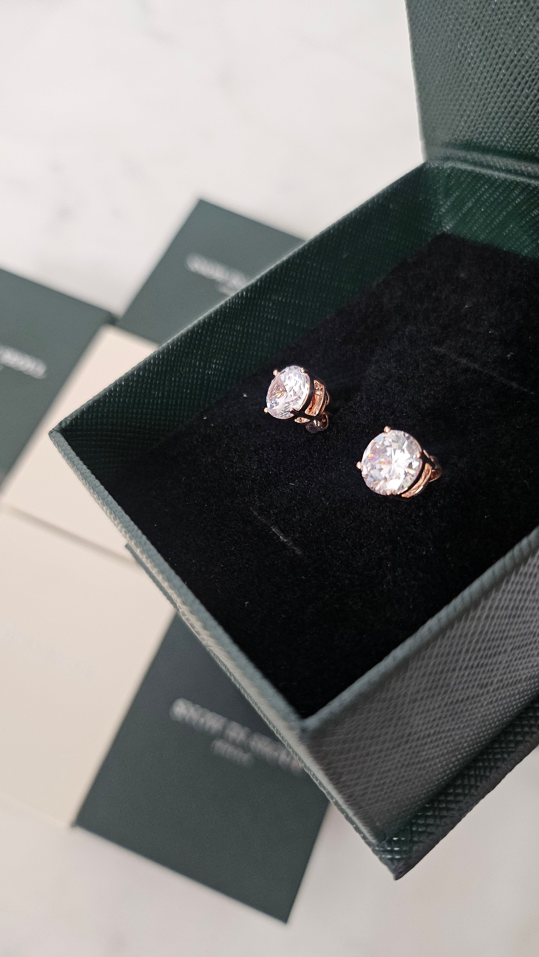 SNOW IN SEOUL Classic Zirconia Earrings – SJ1004